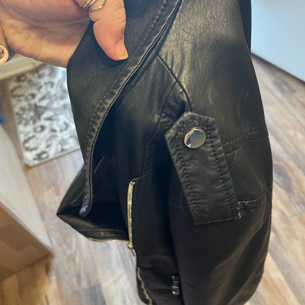Faux leather jacket - Picture 4 of 6